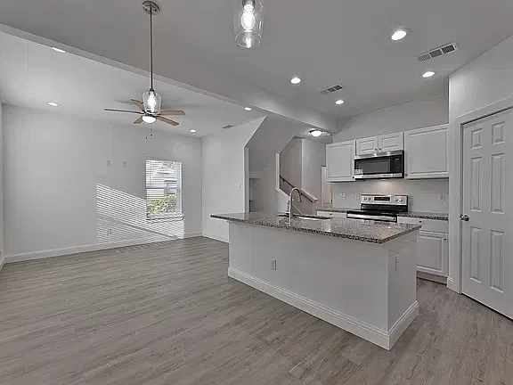 3 bed, 1452 sqft, $1,800 — Photo 2