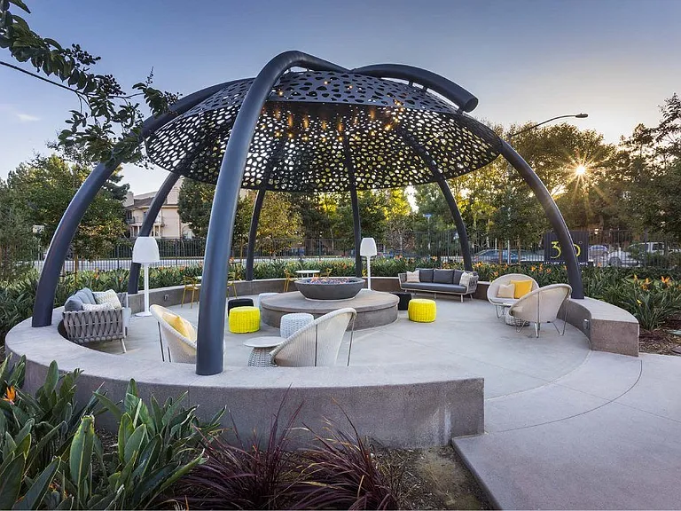 360 Luxury Apartments — Photo 9