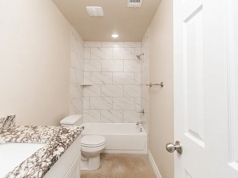 806 White Meadow Ln #B — Photo 6