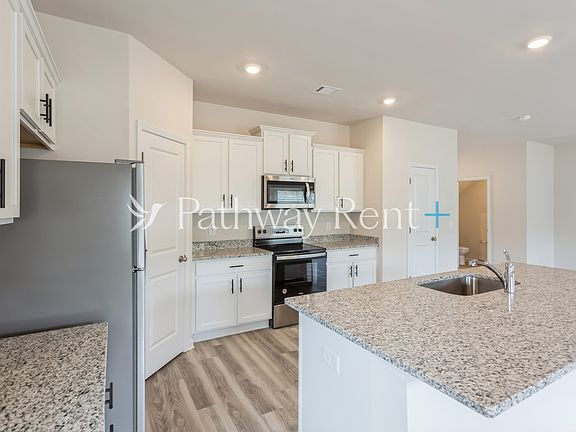 4th image of 608 Mackenzie Cv