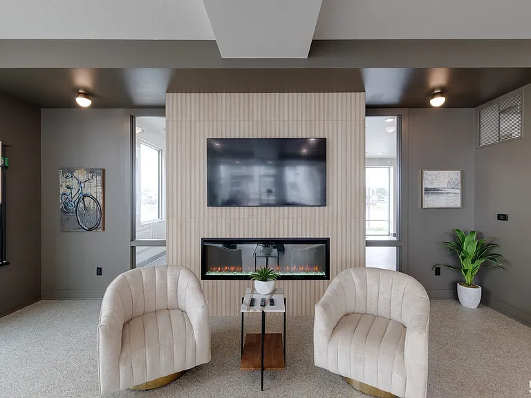 Clubhouse, Fireplace & Lounge