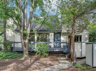 150 Firethorne Trl, Basking Ridge, NJ 07920