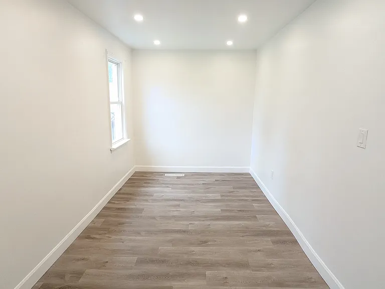 1 Admiral Rd — Photo 6