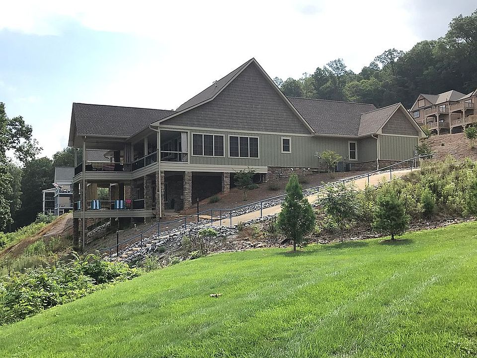 2nd image of 413 Harbour Club Pl