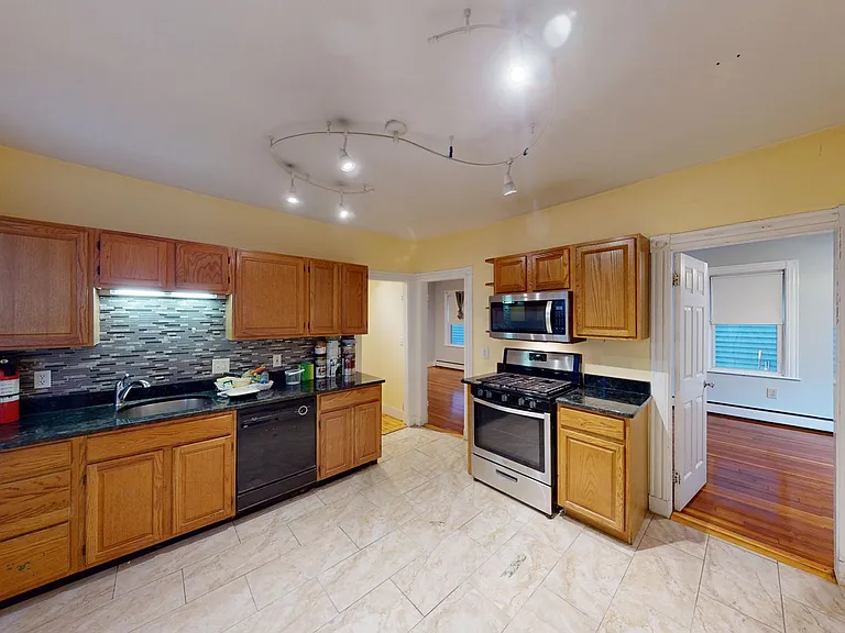 46 Middle St #3 — Photo 1