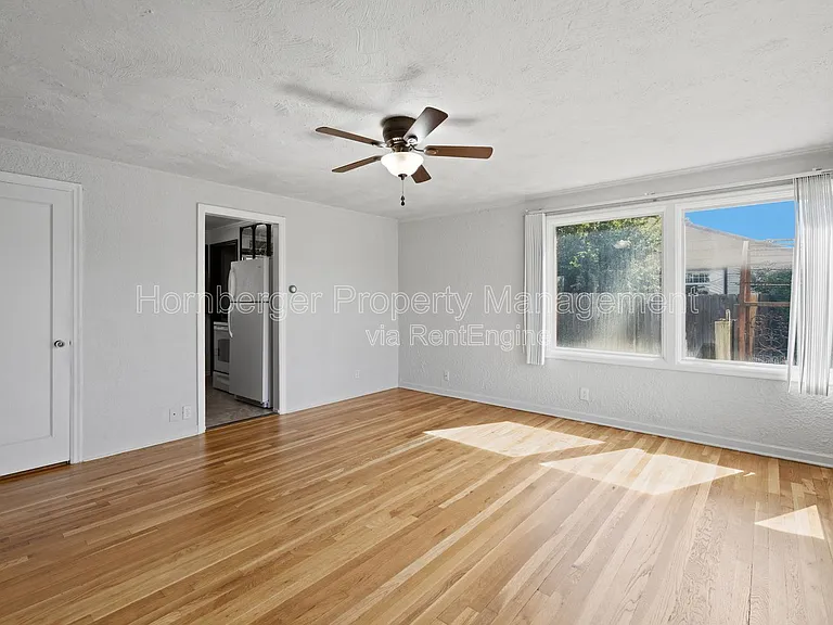 112 W Amherst Ct — Photo 3