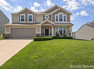 573 Park Place Dr NE, Rockford, MI 49341
