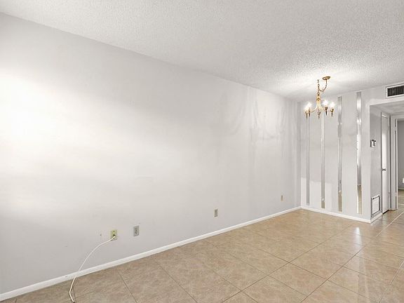 5th image of 19 Vista Ct #104