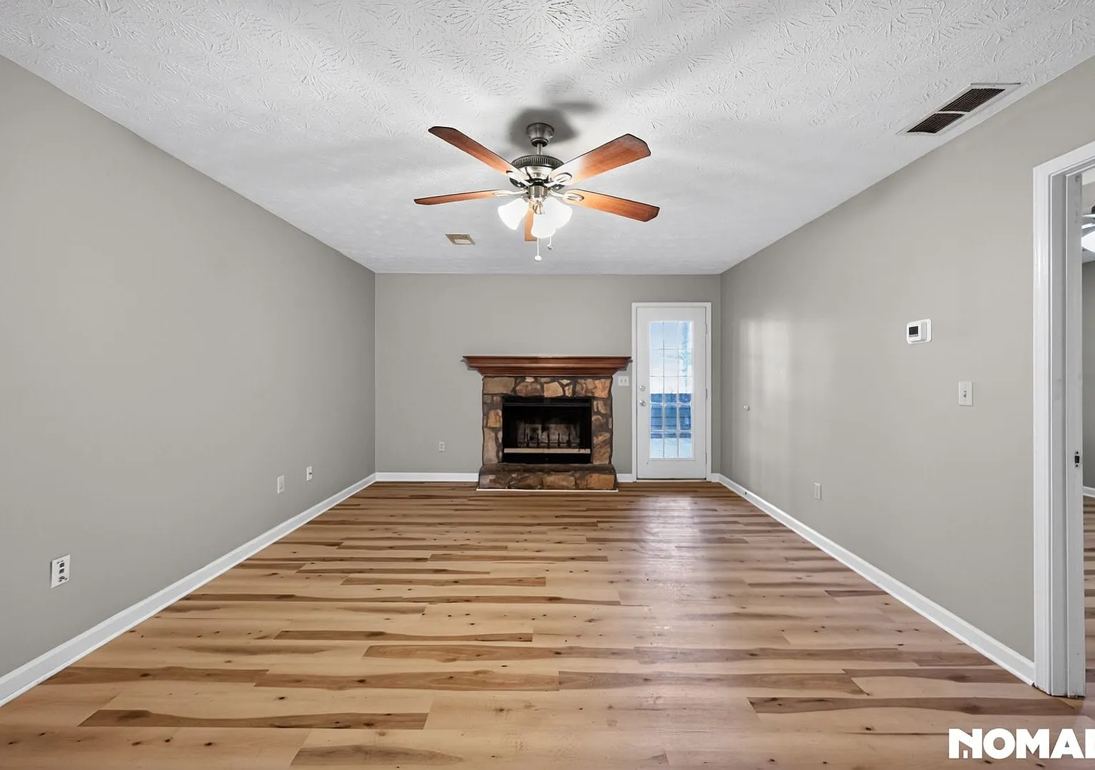 Newly Renovated 3BR Triplex in Conyers — Photo 1