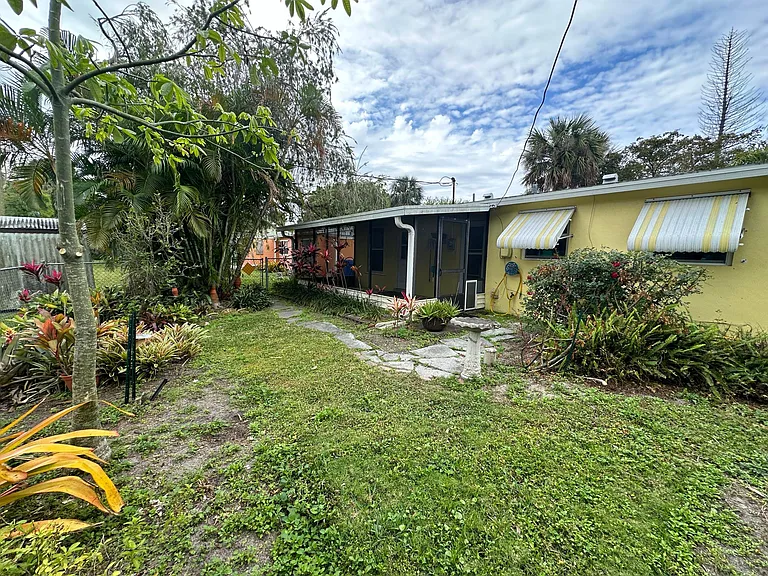 1580 5th Ct — Photo 16