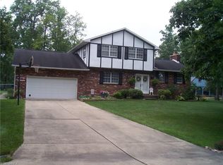 741 Windsor Dr, Mineral Wells, WV