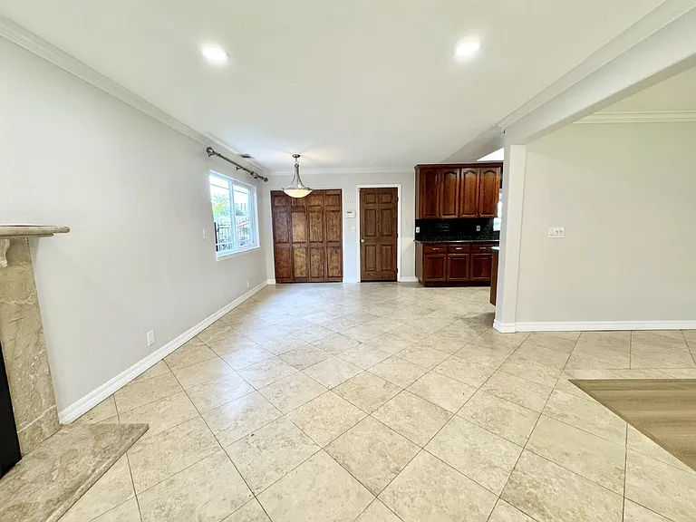 2494 Lone Oak Dr — Photo 17
