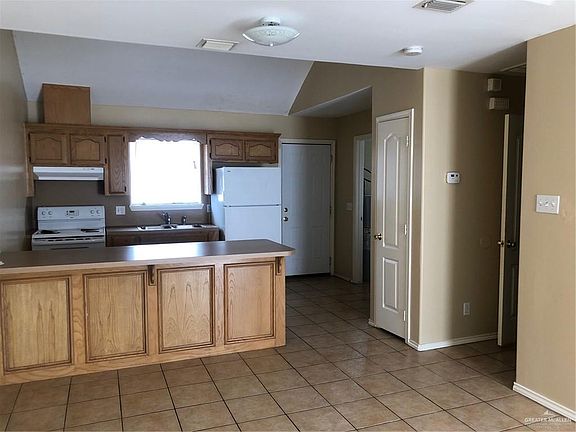 4th image of 804 N Cross Ln APT 4