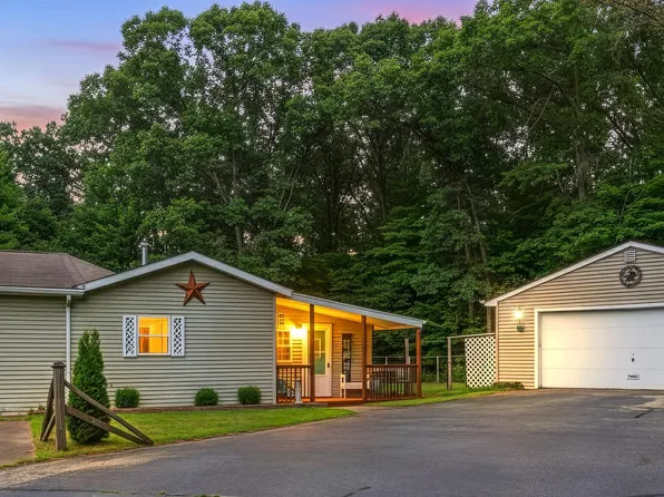 W4863 Hidden Pine Ln, Shawano, WI 54166
