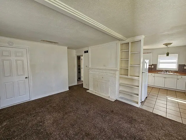 3 bed, 912 sqft, $1,450 — Photo 3