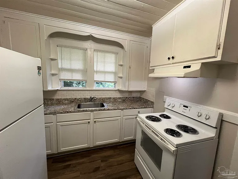 3104 W Gadsden St — Photo 6