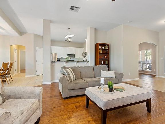 5th image of 204 San Jacinto Dr