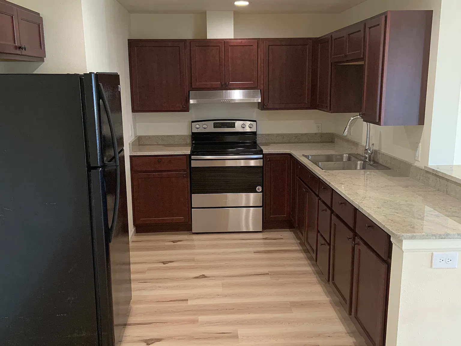 1 bed, 850 sqft, $1,100 — Photo 1