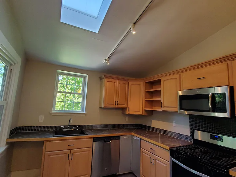 1413 Porterfield St — Photo 14