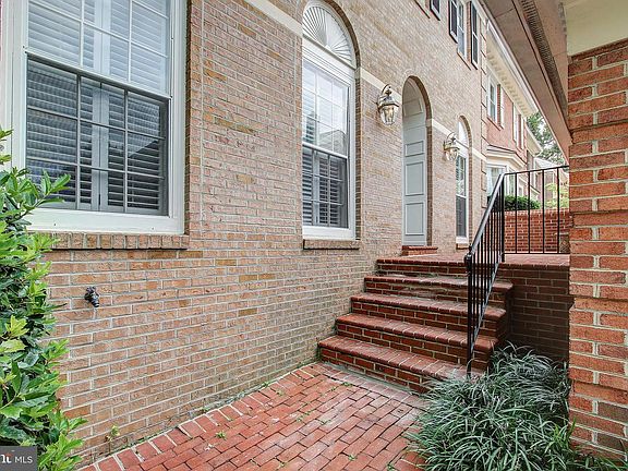 3rd image of 5900 Maplewood Park Pl