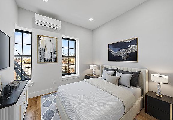 3rd image of 285 Quincy St APT 3C