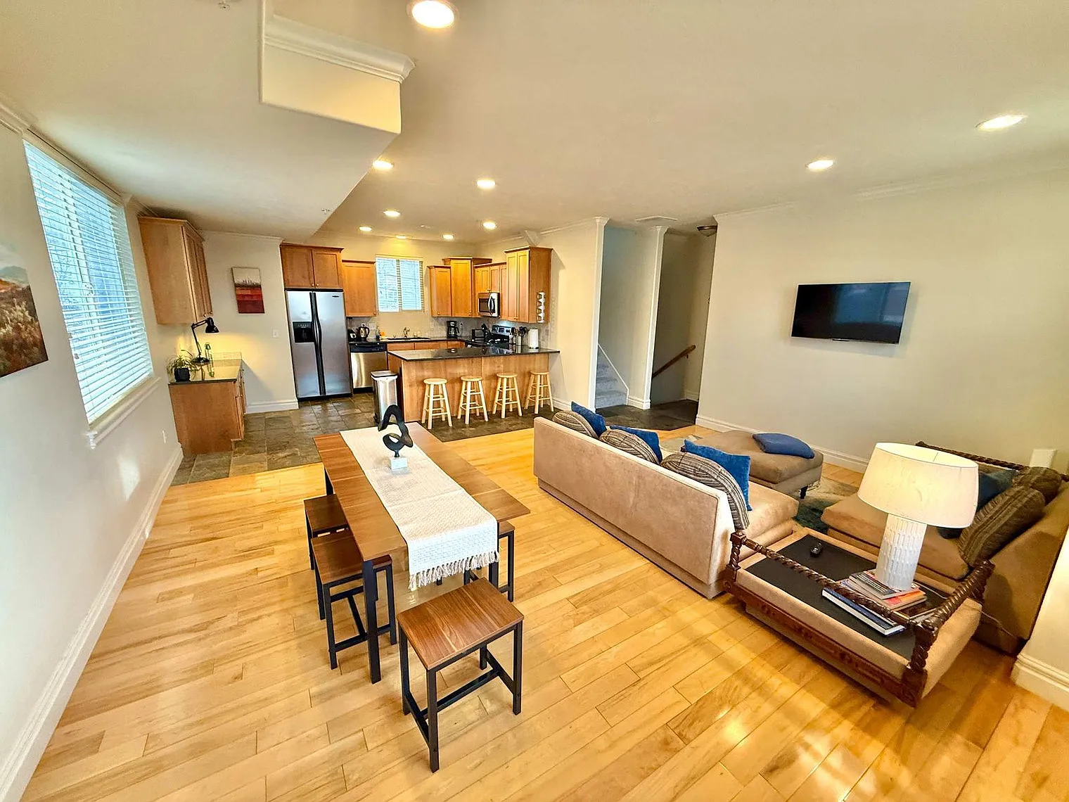 2 bed, 2.0 bath, 1399 sqft, $4,871 — Photo 3