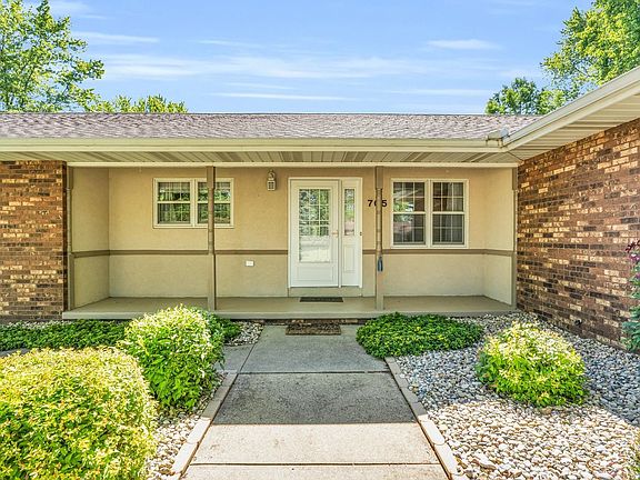 4th image of 705 Hillside Dr