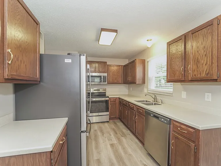 605 Bundy Cir — Photo 7