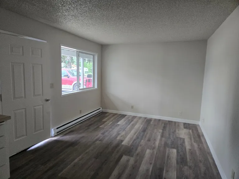 Crenshaw Apartments — Photo 8