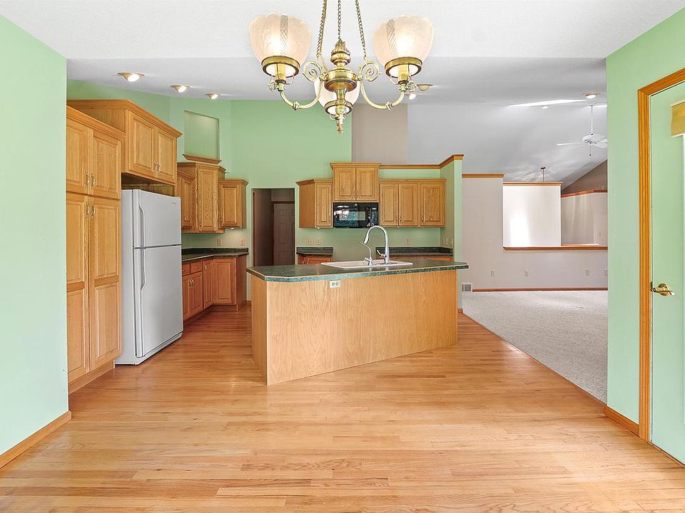 山水 瀑布 103 W8561 Lake George Terrace, Beaver Dam, WI 53916 | MLS