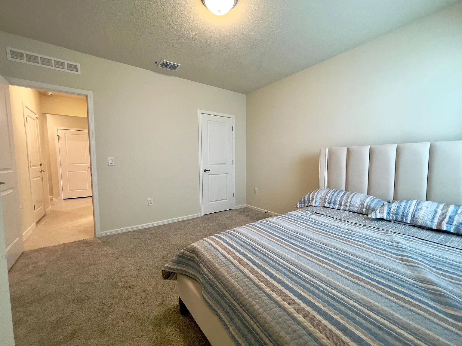 4 bed, 2217 sqft, $2,600 — Photo 3