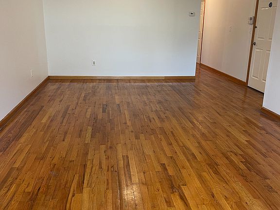 4th image of 3 Annmarie Pl Floor 1