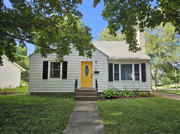 47 E 1st St, Clintonville, WI 54929