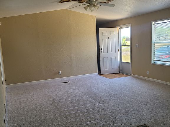 3rd image of 587 Amanecer Dr