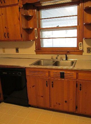 3rd image of 304 E 14th St