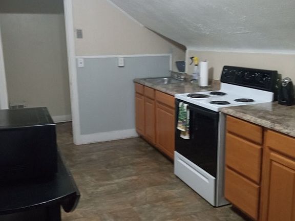 3rd image of 402 Delaware Ave #3