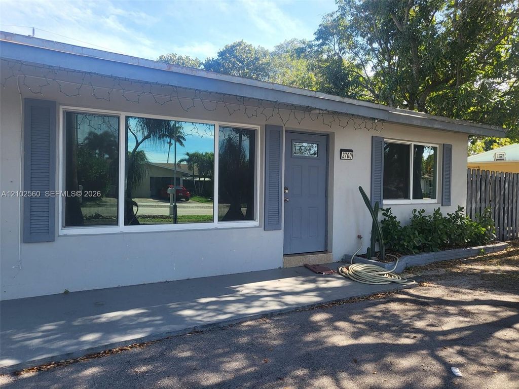 3700 NE 13th Ter, photo 2