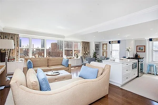 Sold by R New York | media 9