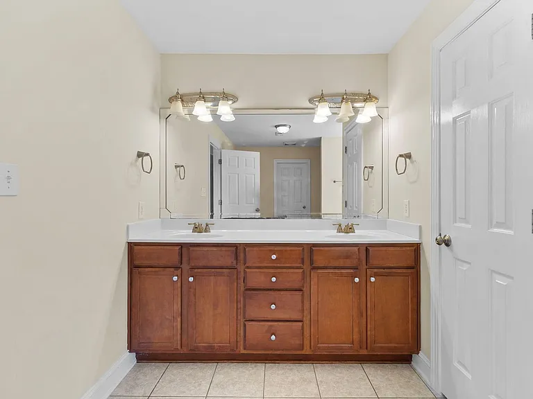 5802 Rainsford Dr — Photo 28
