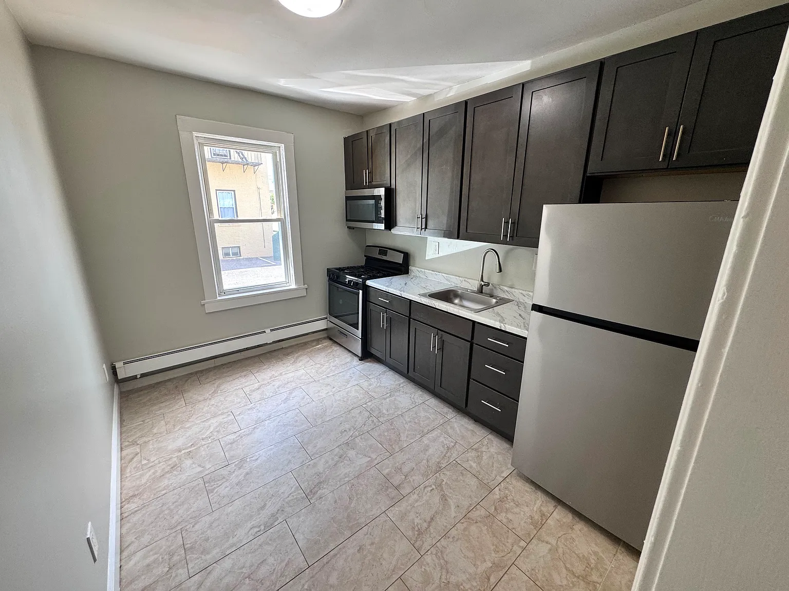 2 bed, 800 sqft, $2,100 — Photo 4