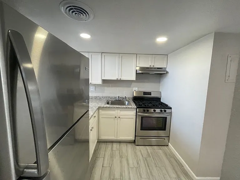 6708 E. Cheery Lynn Rd. — Photo 2
