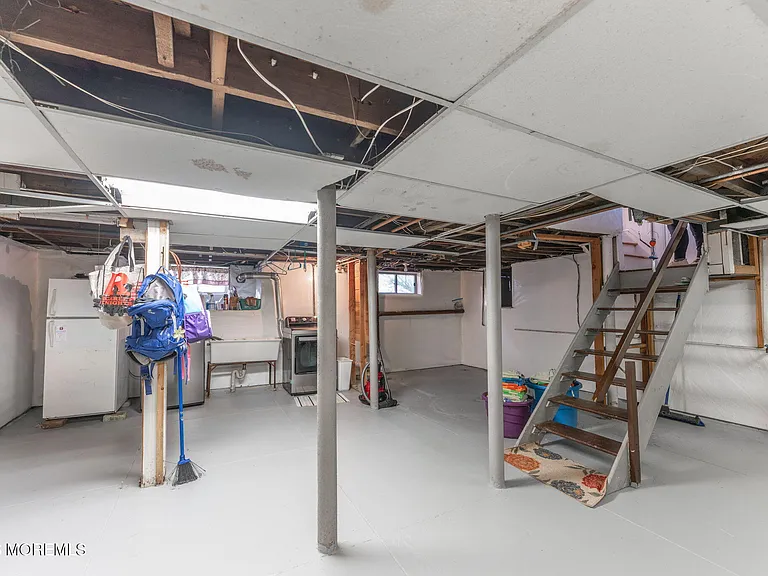 404 Monmouth Ave — Photo 20
