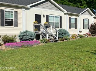 318 Deer Trail Dr, Dandridge, TN 37725