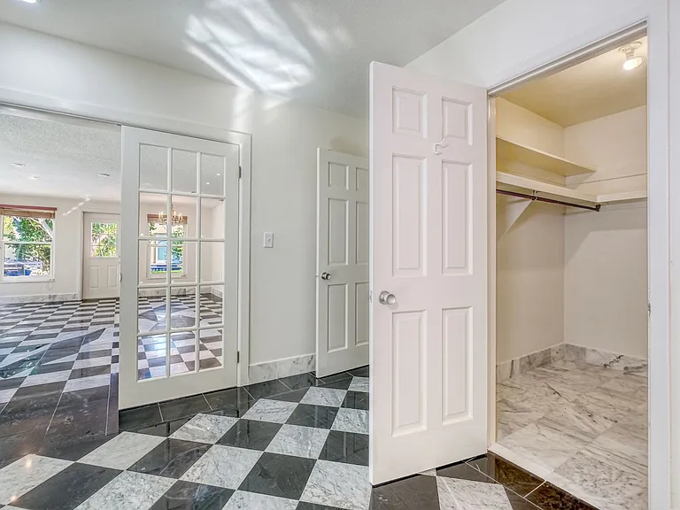 371 Bath Club Blvd N — Photo 20