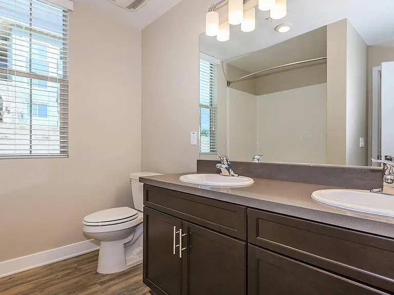 Esencia Sur Apartment Homes — Photo 55