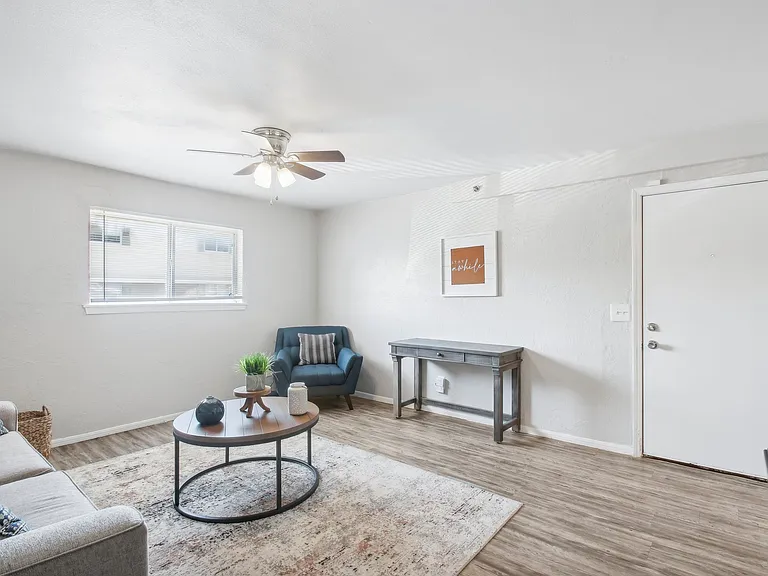 Highland Park Apartments — Photo 10