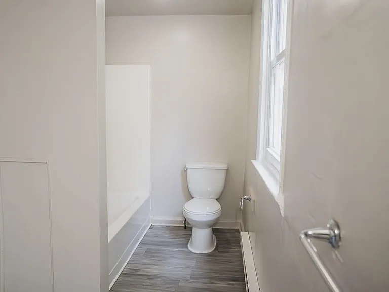 425 W Gordon St — Photo 19