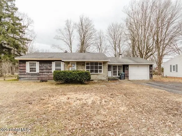3 Datus Ct, Kinderhook, NY 12106
