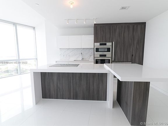 3rd image of 851 NE 1st Ave #2804