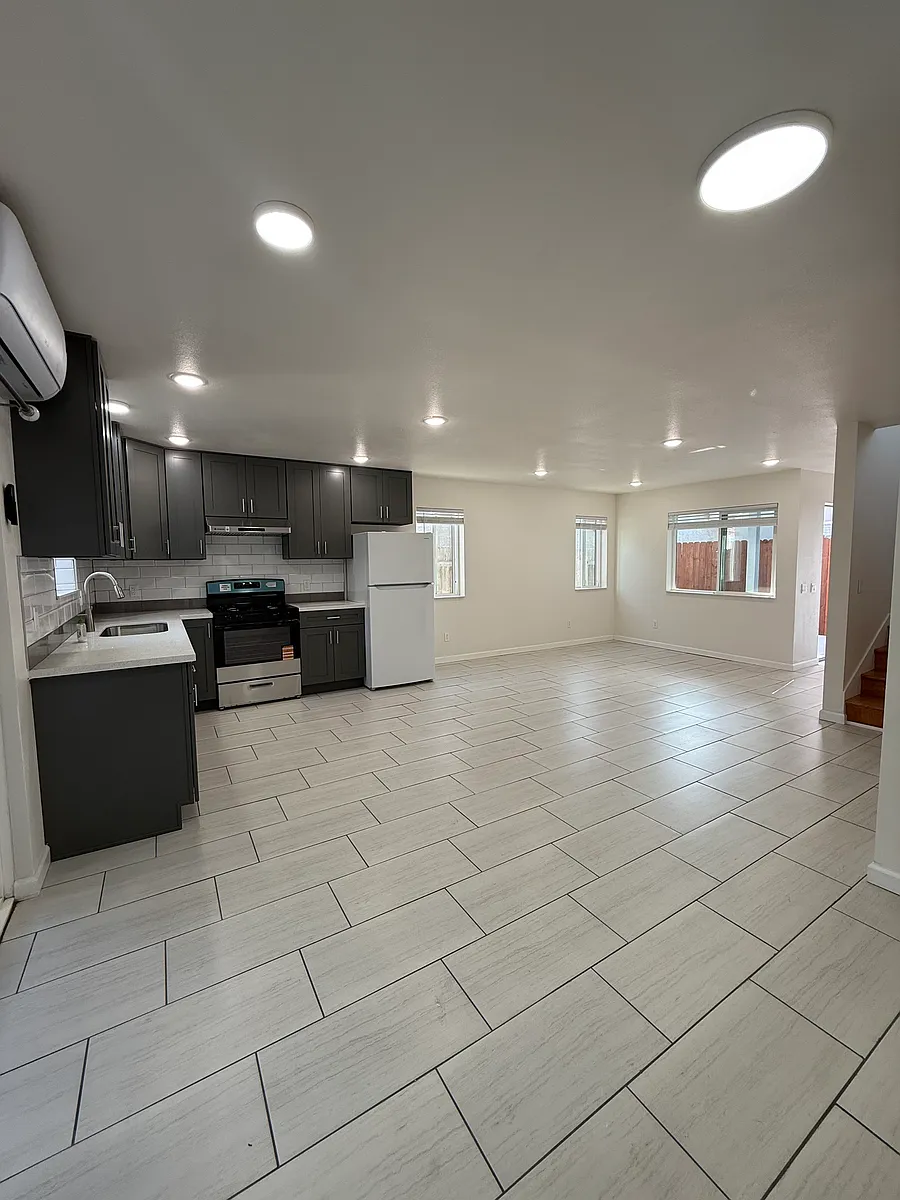 Building Photo - 10273 Saluda Ave